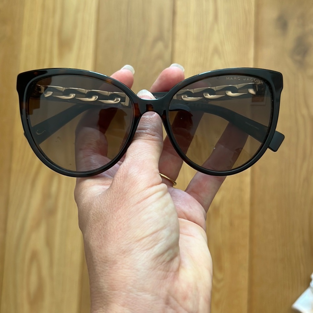 Marc Jacobs cat eye sunglasses, gently used, great condition!